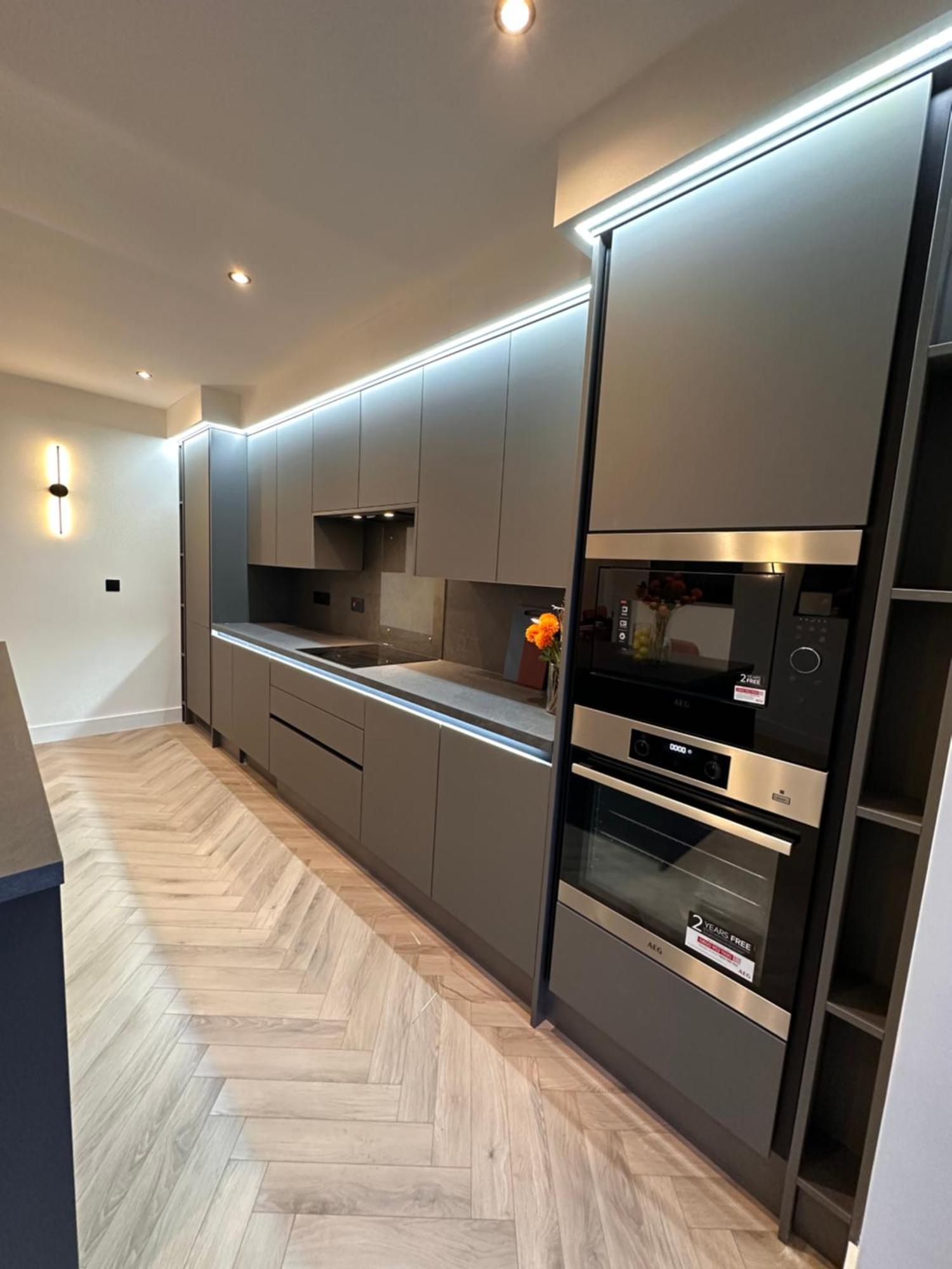 R5 - Luxury Private Ensuite Self-Contained Room - Newly Renovated เฮลโซว์เอ็น ภายนอก รูปภาพ