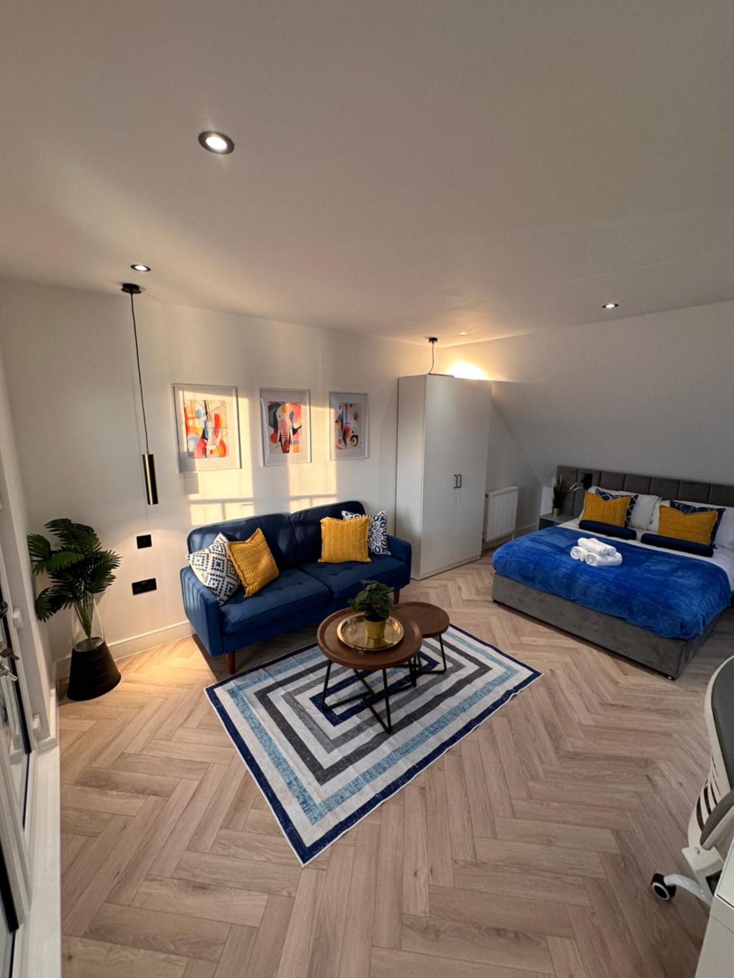 R5 - Luxury Private Ensuite Self-Contained Room - Newly Renovated เฮลโซว์เอ็น ภายนอก รูปภาพ