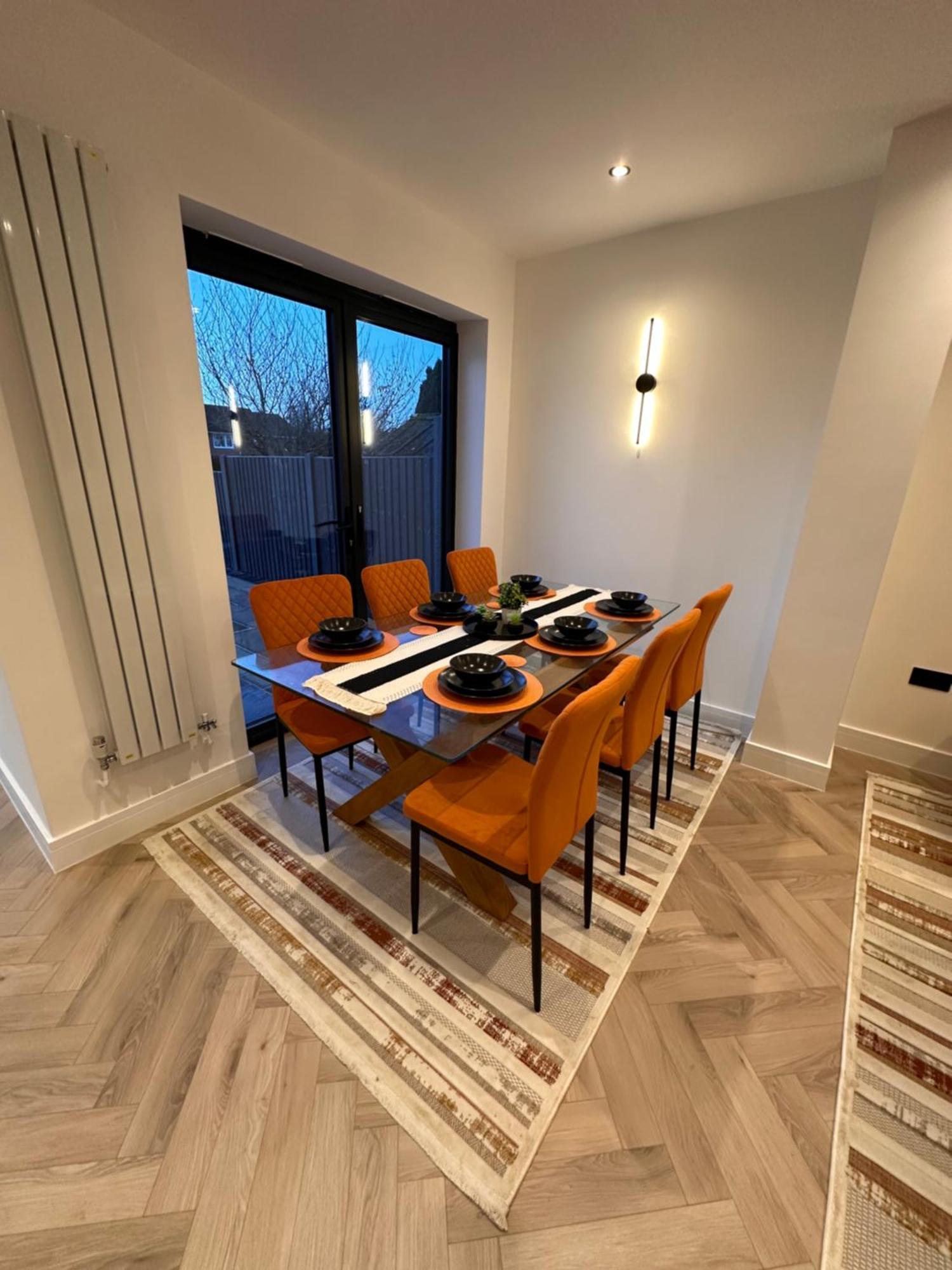 R5 - Luxury Private Ensuite Self-Contained Room - Newly Renovated เฮลโซว์เอ็น ภายนอก รูปภาพ