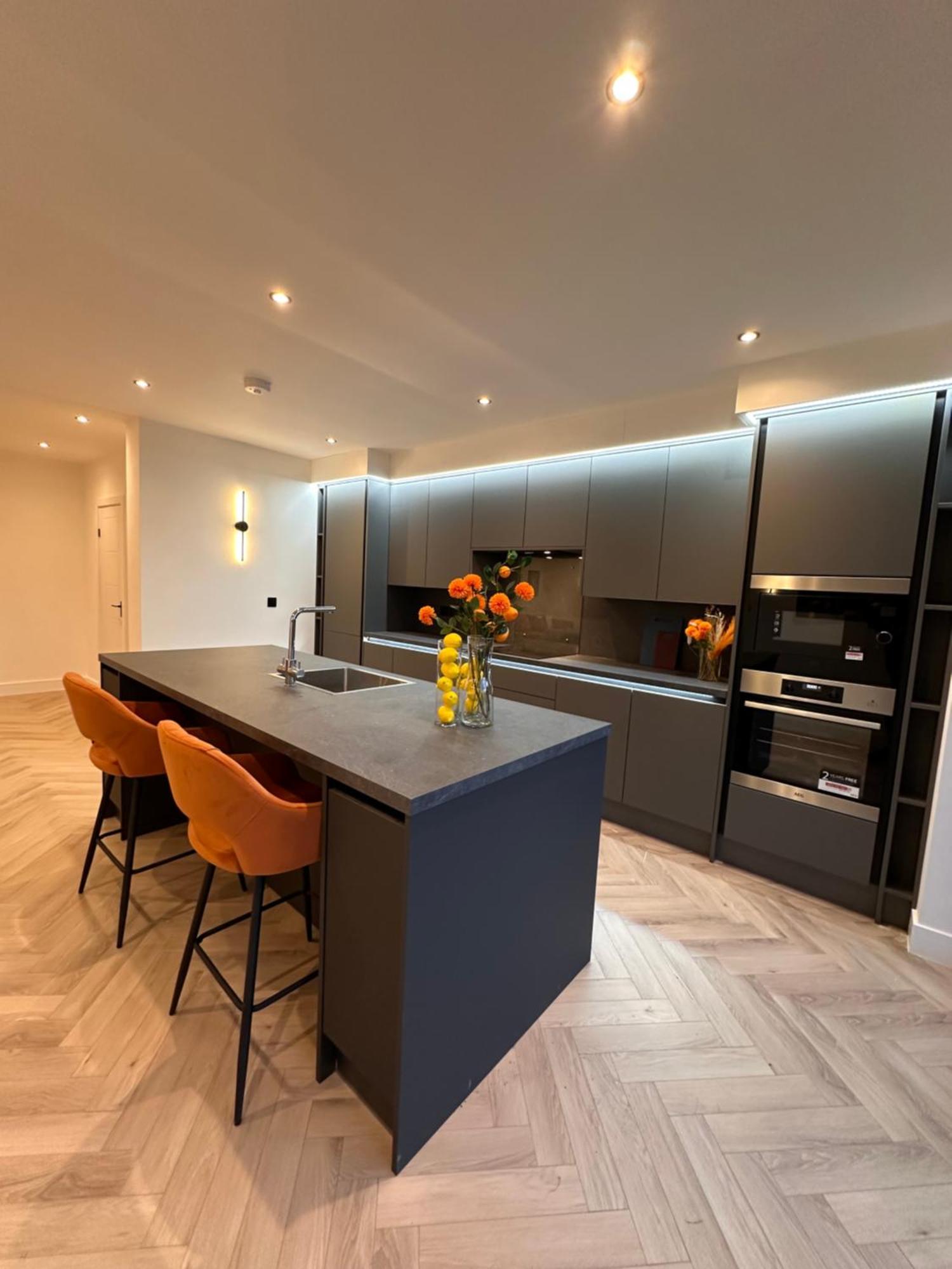 R5 - Luxury Private Ensuite Self-Contained Room - Newly Renovated เฮลโซว์เอ็น ภายนอก รูปภาพ