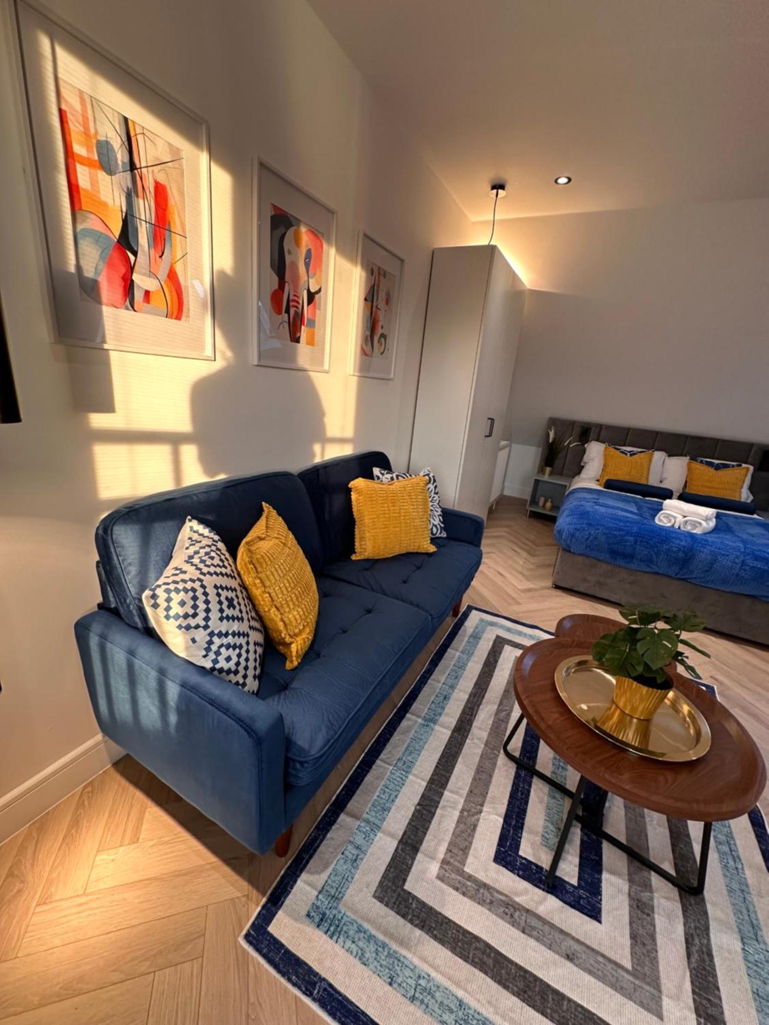 R5 - Luxury Private Ensuite Self-Contained Room - Newly Renovated เฮลโซว์เอ็น ภายนอก รูปภาพ